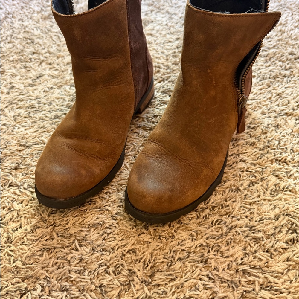 Sorel Brown Leather Ankle Booties with Side Zip